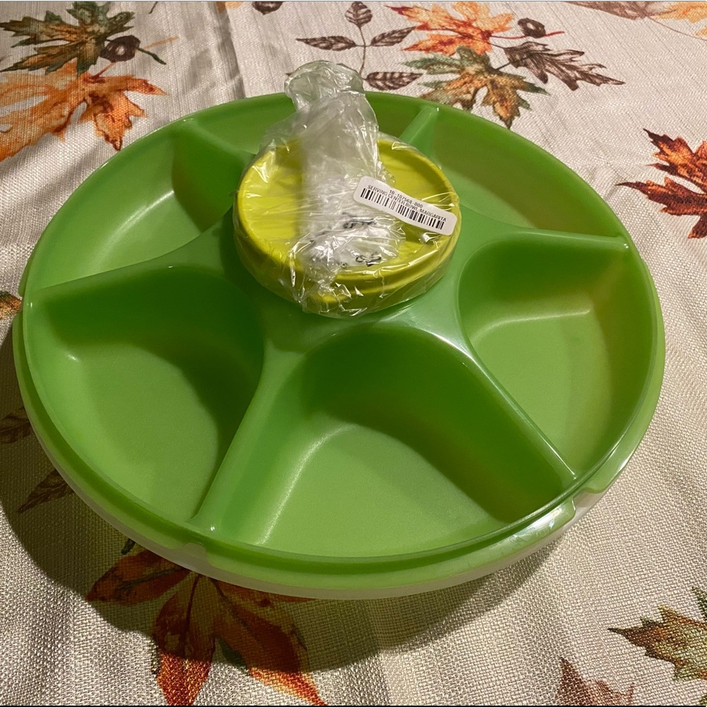 Tupperware serving center set green